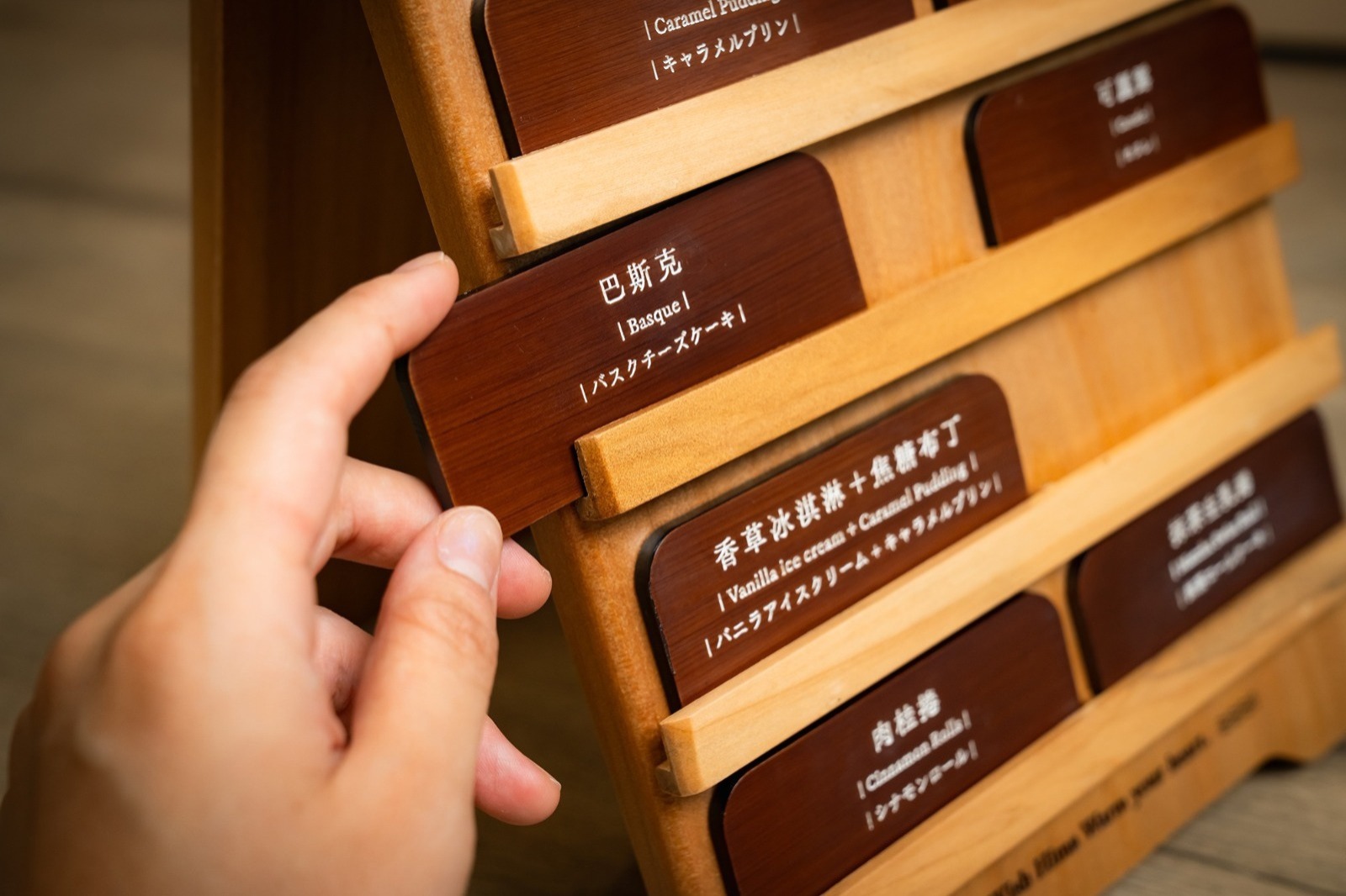 網美景觀招牌咖啡廳,實木,價目牌設計